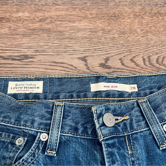 Levi's Premium Bow Side Cutout Mom Jeans High Rise 100% Cotton Size 28 $128 - Picture 8 of 13